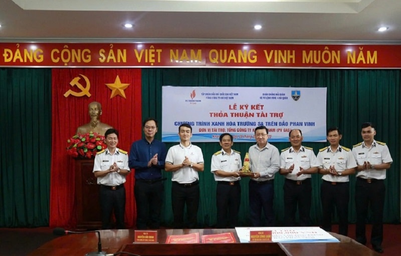 Doanh nghiệp chung tay “Xanh hoá Trường Sa”