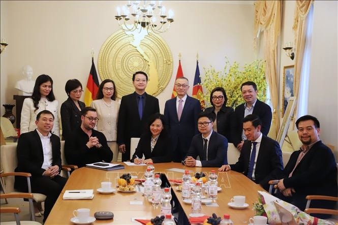 VYBE: "Gạch nối" mới tới thị trường EU