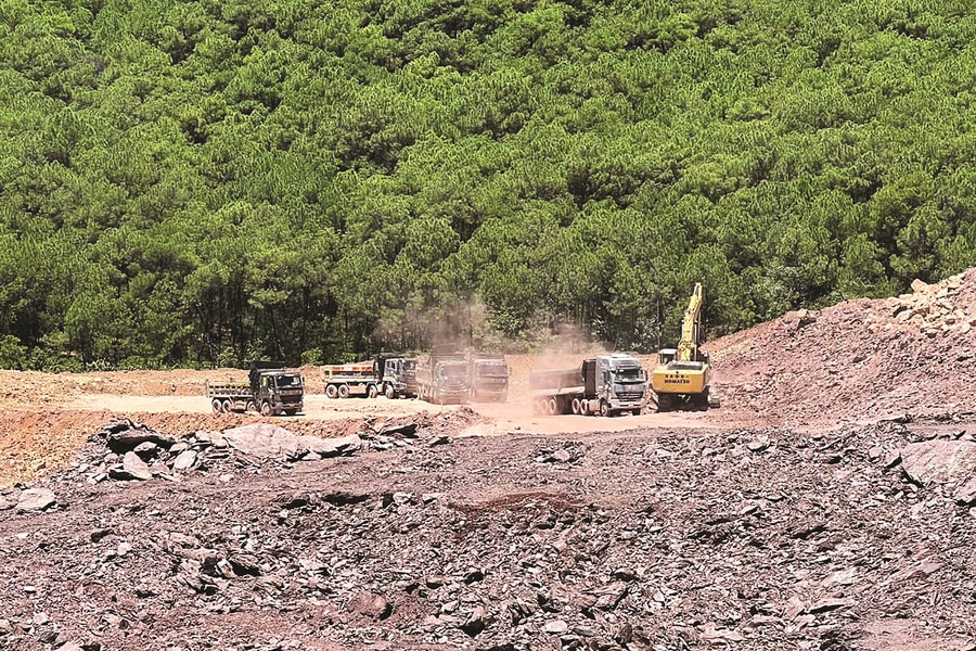 Doanh nghiệp “mắc cạn” trên đất san lấp