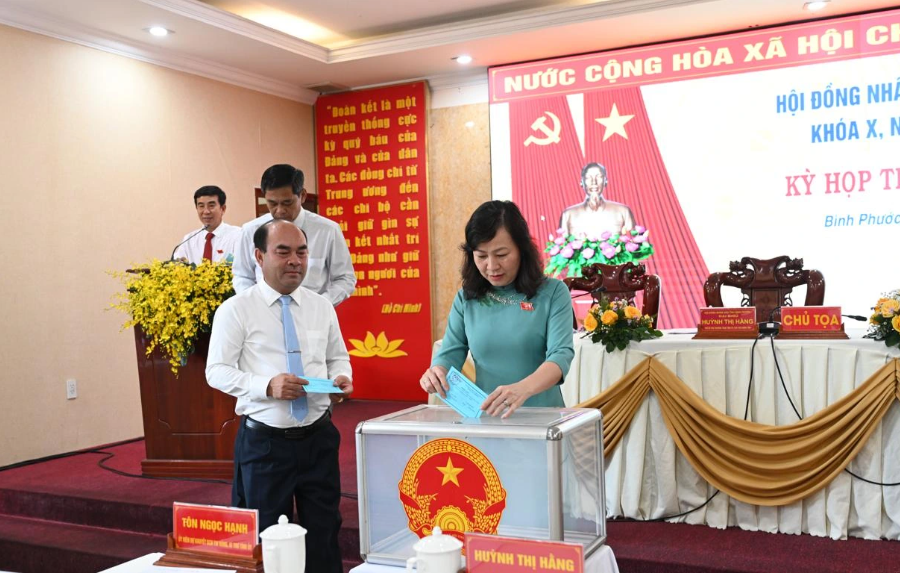 Ông Lê Trường Sơn được bầu giữ chức Phó Chủ tịch UBND tỉnh Bình Phước