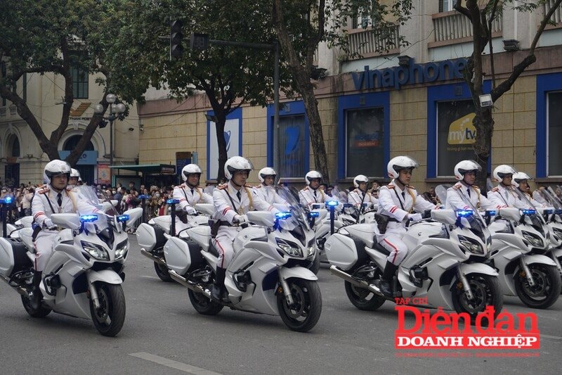 Mãn nhãn với dàn xe đặc chủng "khủng" tại phố đi bộ Hồ Gươm