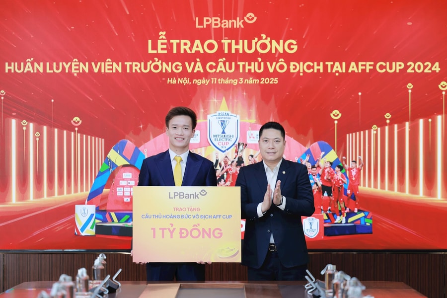 LPBank trao thưởng cho Huấn luyện viên trưởng và cầu thủ vô địch tại AFF CUP 2024