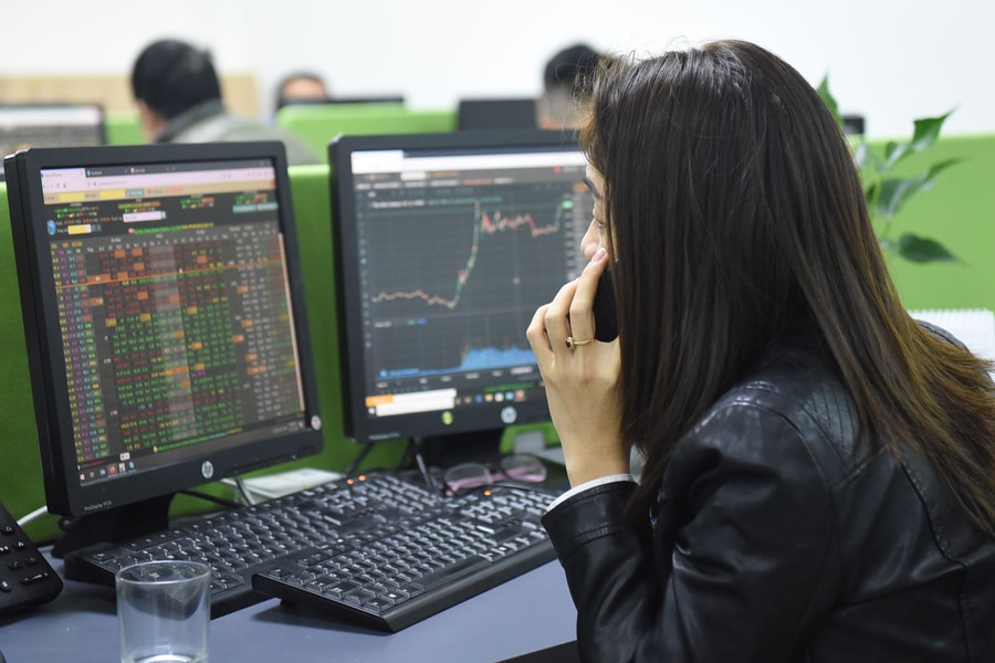 Cân nhắc đánh thuế thu nhập từ chứng khoán trên lợi nhuận ròng