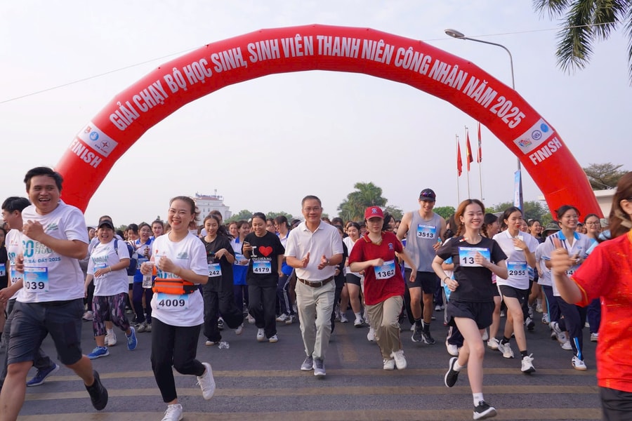 EVNHCMC - Hành động vì môi trường, lan tỏa năng lượng tích cực