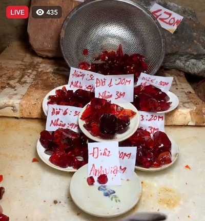 "Đổ thạch" livestream – Khi ảo ảnh đá quý “nuốt chửng” túi tiền