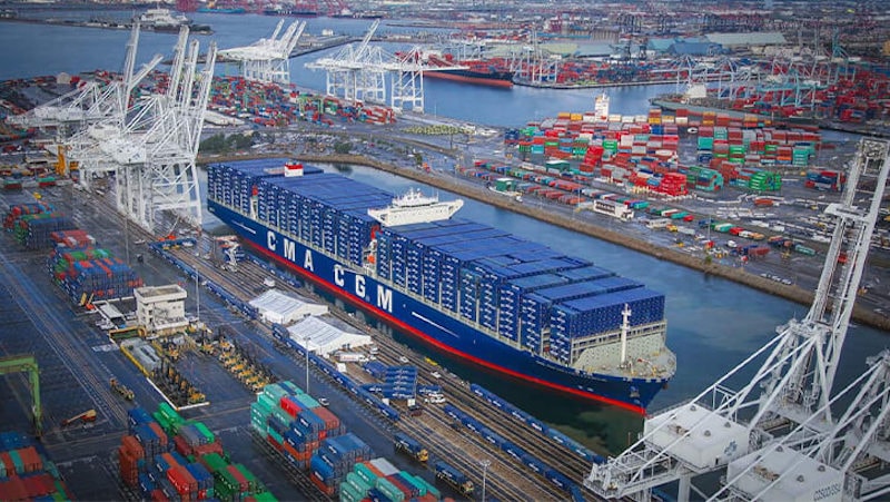 Giá cước container "vạ lây" khi chính quyền Trump tăng thuế cảng với tàu Trung Quốc