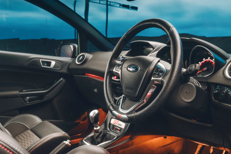 Hộp số sàn trên xe điện, ai bảo cổ điển là hết thời?