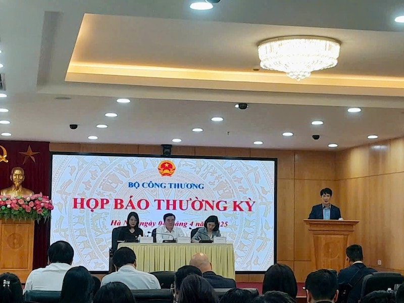 Mỹ áp thuế 46% với Việt Nam: Không bỏ "trứng chung một giỏ"