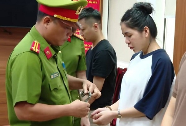 Từ livestream triệu view đến còng số 8: Cuộc "lật tẩy" gây rúng động