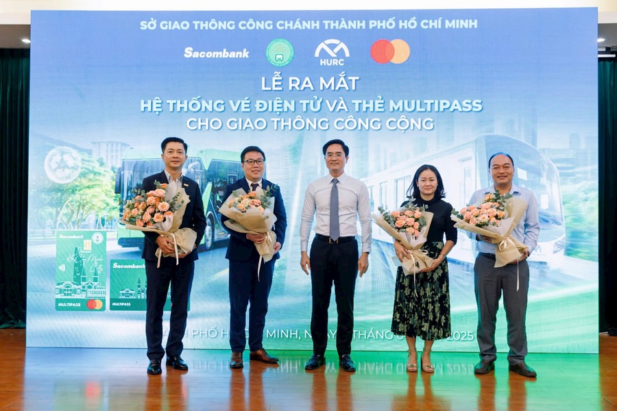 TP HCM ra mắt thẻ Sacombank Mastercard MultiPass cho giao thông công cộng