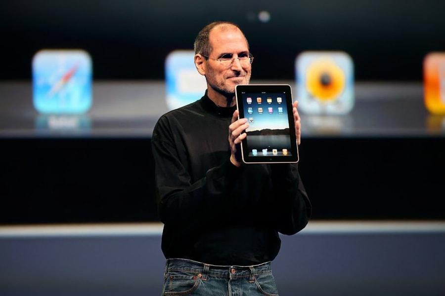 "Tư duy ngược" của Steve Jobs đã từng giúp Apple vượt khủng hoảng ra sao?