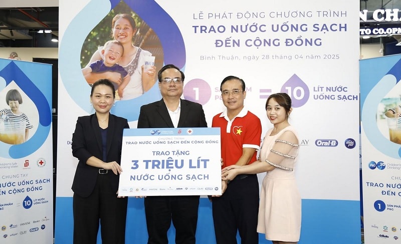 3 triệu lít nước uống sạch sẽ được trao đến cộng đồng