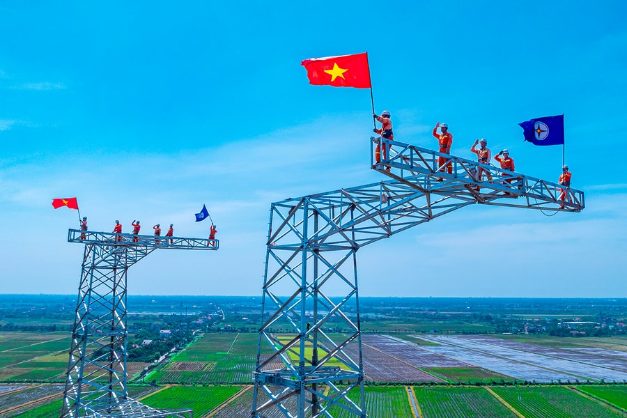 Kỷ niệm 135 năm ngày sinh Chủ tịch Hồ Chí Minh: Tổng công ty Truyền tải điện Quốc gia làm theo lời Bác!