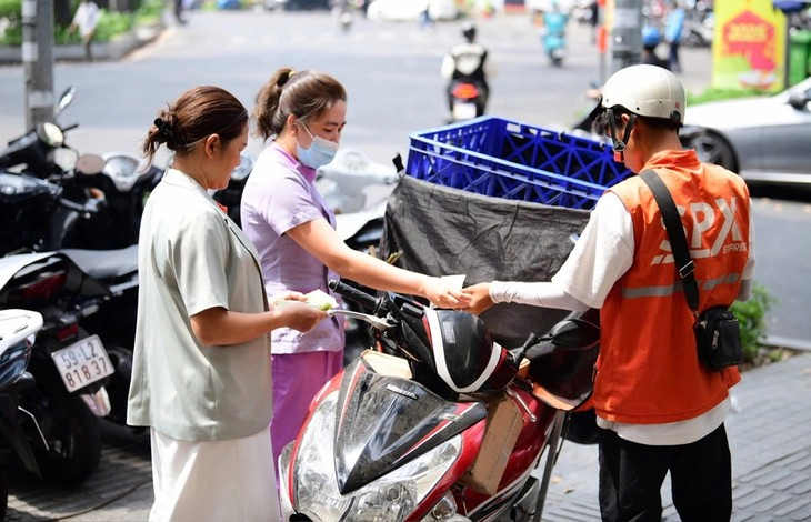 Miễn thuế hàng nhập giá rẻ qua TMĐT: Chính sách đang bị lợi dụng
