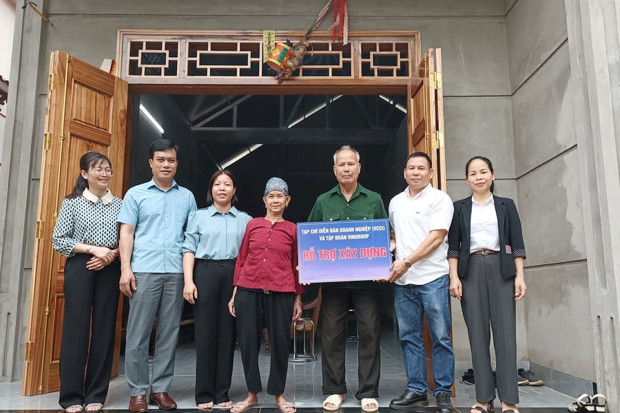 Tạp chí Diễn đàn Doanh nghiệp trao 5 nhà tình nghĩa tại Tuyên Quang, Lào Cai