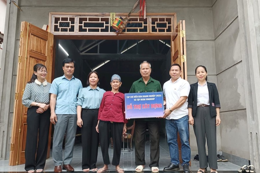 Tạp chí Diễn đàn Doanh nghiệp trao 5 nhà tình nghĩa tại Tuyên Quang, Lào Cai