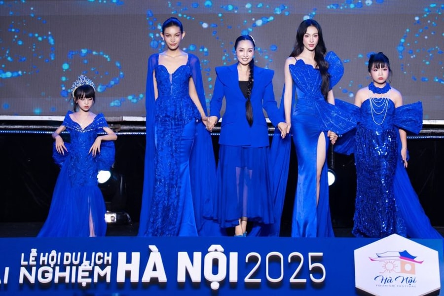NTK Châu Loan gây ấn tượng mạnh mẽ tại Lễ hội du lịch Hà Nội năm 2025 với 2 bộ sưu tập “Đại dương xanh” và “Nhật Bình”