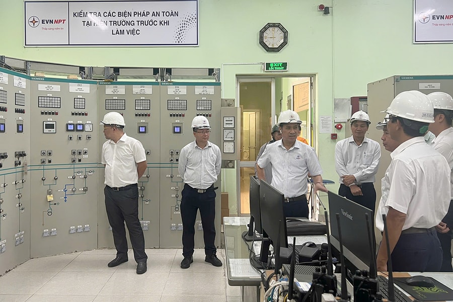 Tập trung nguồn lực hoàn thành Dự án Nâng cấp hệ thống điều khiển bảo vệ 7 trạm biến áp 220kV phía Nam