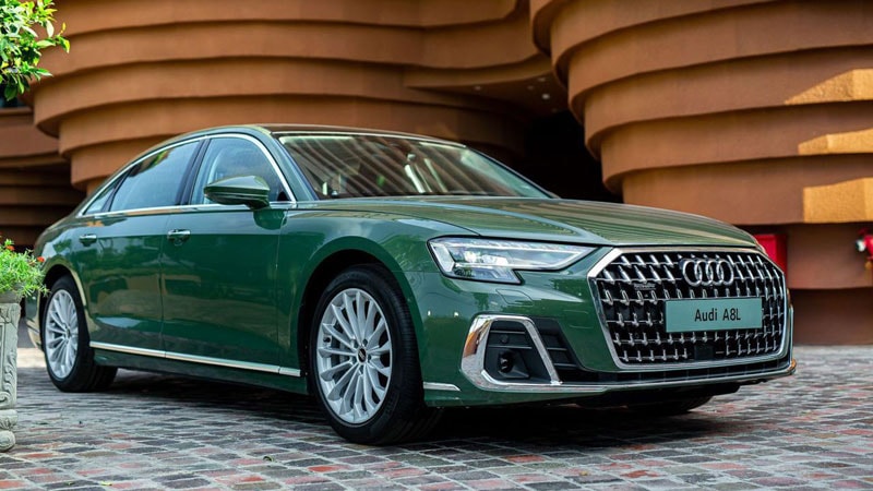 Sedan hạng sang Audi A8L tồn kho, giảm giá gần 2 tỷ đồng