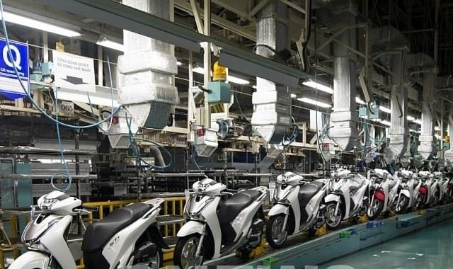 Chuyển đổi sang xe máy điện, “ván cược” đầy rủi ro của doanh nghiệp FDI