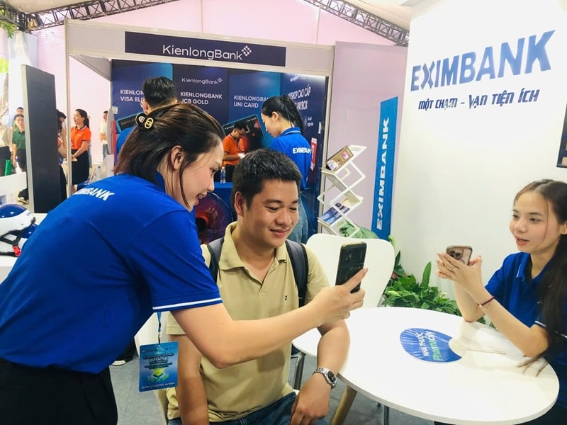 Trải nghiệm ngân hàng số cùng Eximbank tại sự kiện Ngày không tiền mặt 2025 TP.HCM