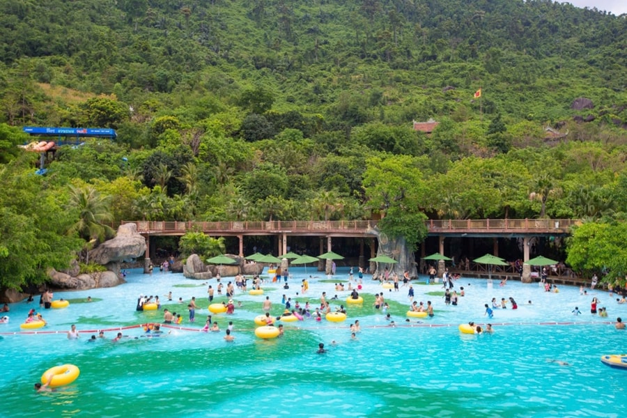 Mùa hè trốn nóng, rủ nhau đi Núi Thần Tài, Đà Nẵng