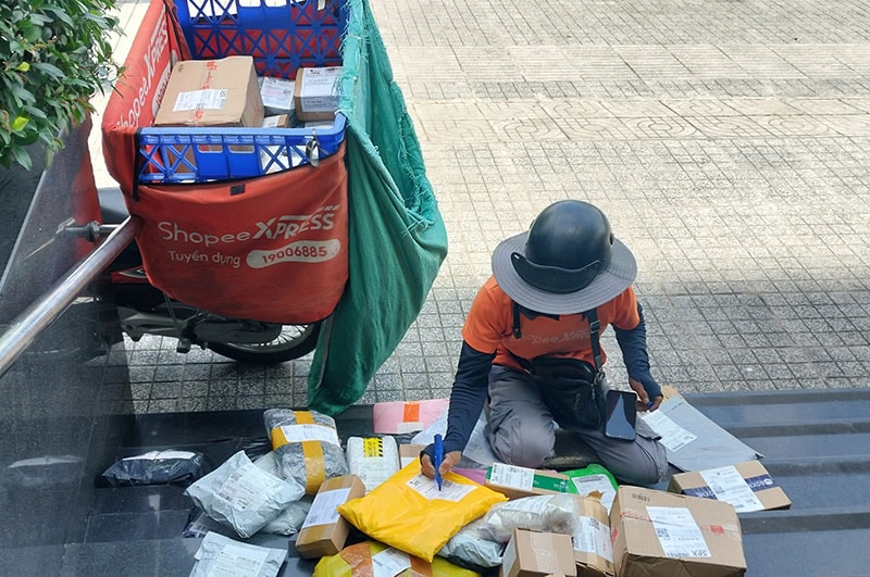 Kiểm soát rác thải nhựa trong thương mại điện tử