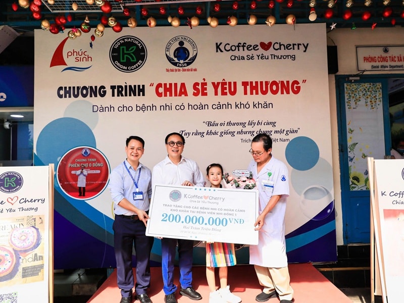 Quỹ K Coffee & Cherry trao tặng 200 triệu đồng cho các em nhỏ Bệnh viện Nhi đồng 1