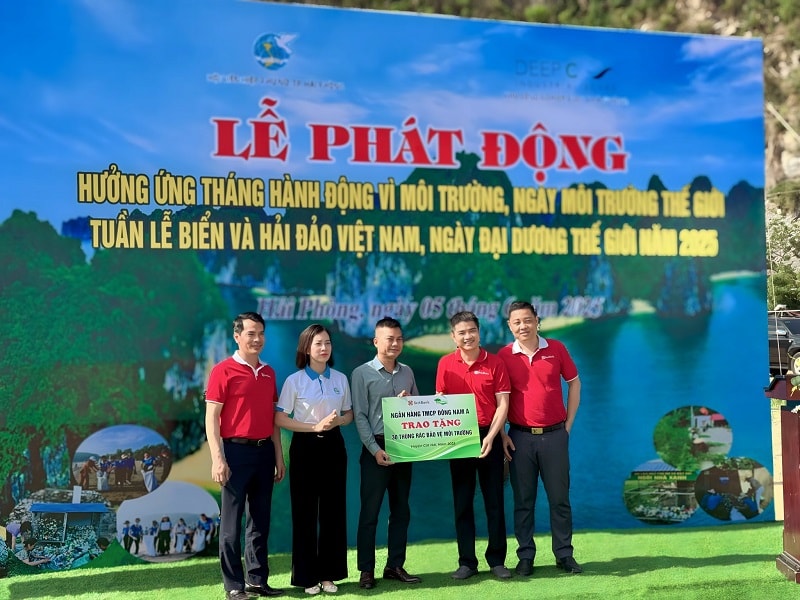 Cán bộ nhân viên SeABank chung tay làm sạch 11 bãi biển vì môi trường xanh