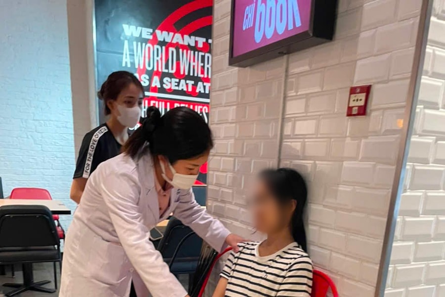 Nữ bác sĩ kịp thời cứu người bệnh trong gang tấc