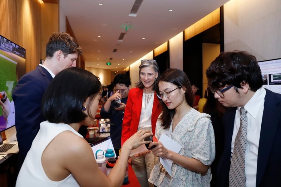 Vinh danh 12 sáng kiến chống ô nhiễm nhựa