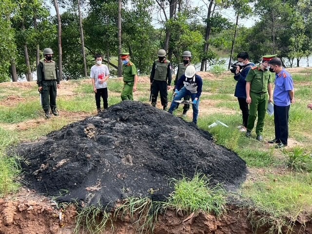 Khi môi trường gióng chuông báo động, chính quyền ở đâu?