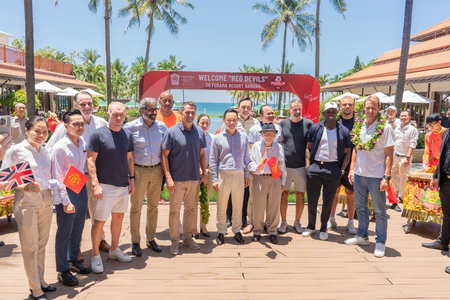 Huyền thoại bóng đá MU một thời đổ bộ Đà Nẵng