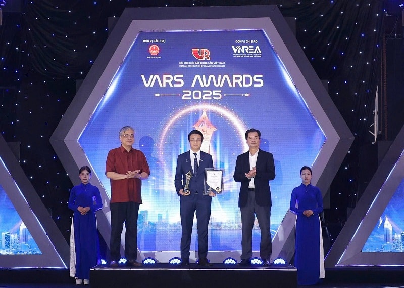 EximRS vinh dự đạt giải thưởng "Cầu Vàng" tại lễ trao giải VARS Awards 2025