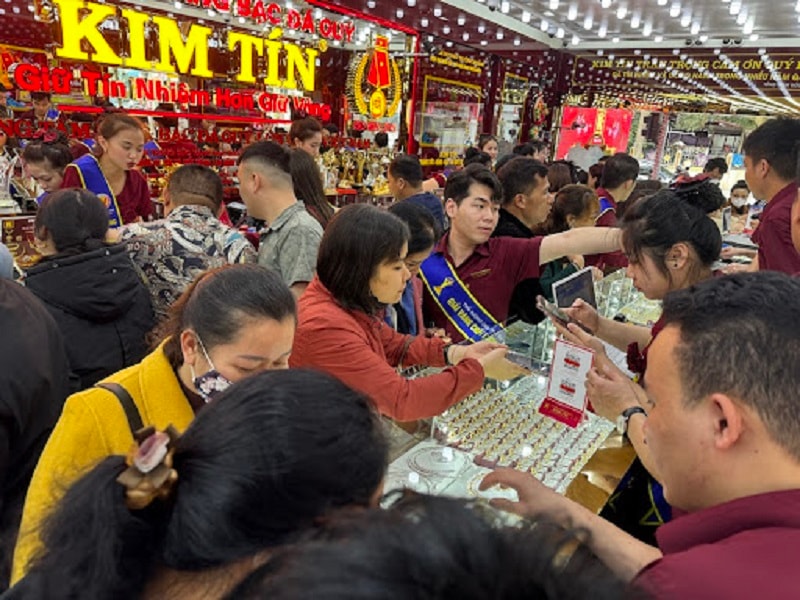 Giá vàng tuần tới: Cẩn trọng hạn chót thuế quan của Mỹ