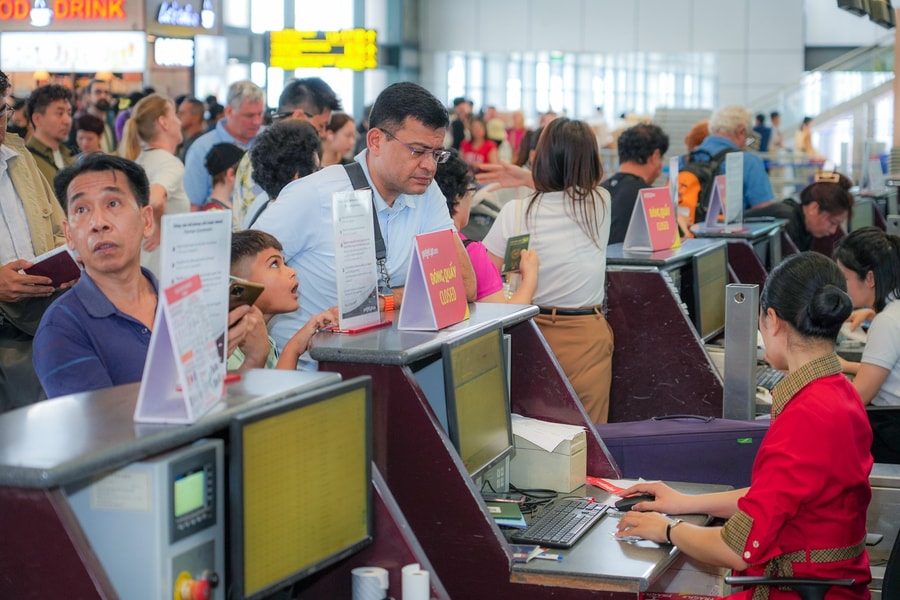 Du lịch nội địa trước áp lực giá vé máy bay