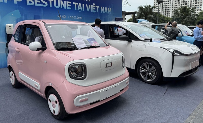 Xuất hiện mẫu ô tô điện mini mới, cạnh tranh với xe máy