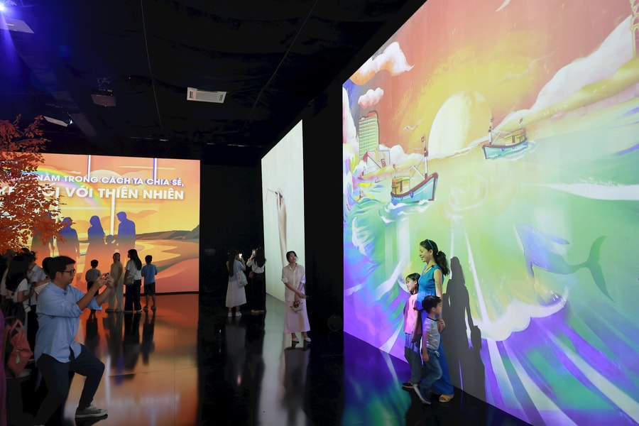 Triển lãm “Chạm vị nhân sinh”: Khơi gợi cảm hứng sống tích cực trong mỗi người