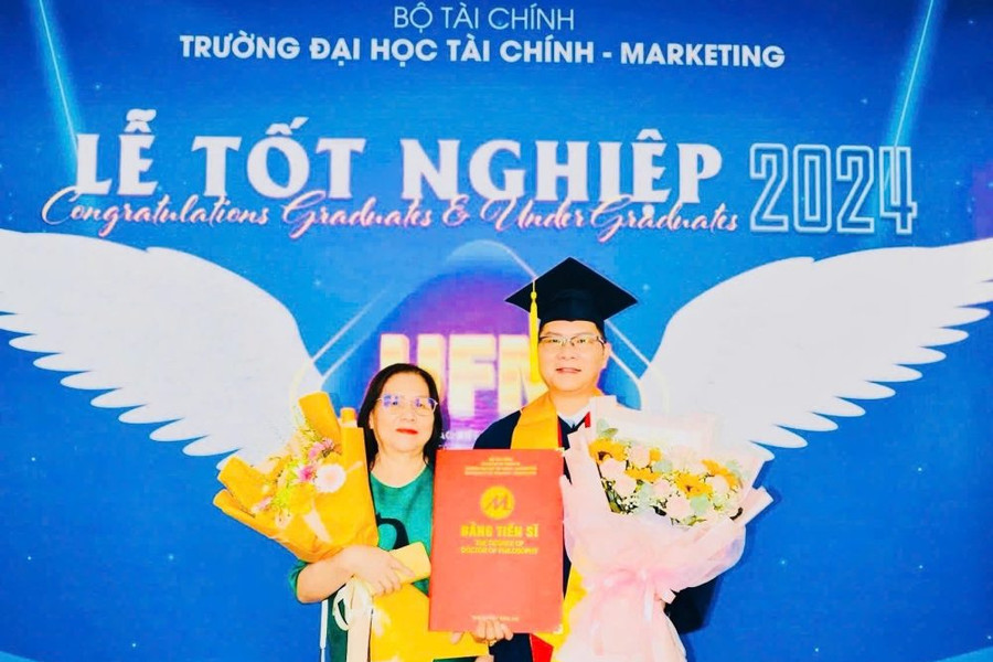 Chuyện đời xúc động phía sau hai ca khúc về mẹ của doanh nhân Lê Bá Thường