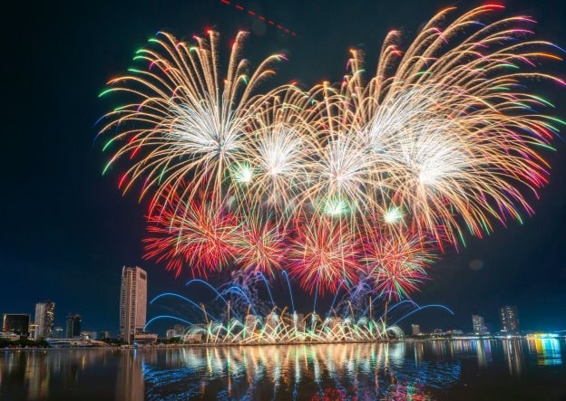 DIFF 2025: Nghệ thuật ánh sáng chở khát vọng hòa bình và phát triển