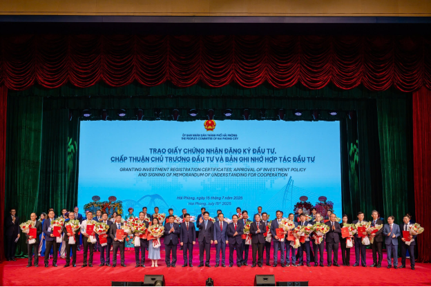 Trao chứng nhận đăng ký đầu tư KCN Trấn Dương – Hòa Bình cho CTCP Titan Hải Phòng