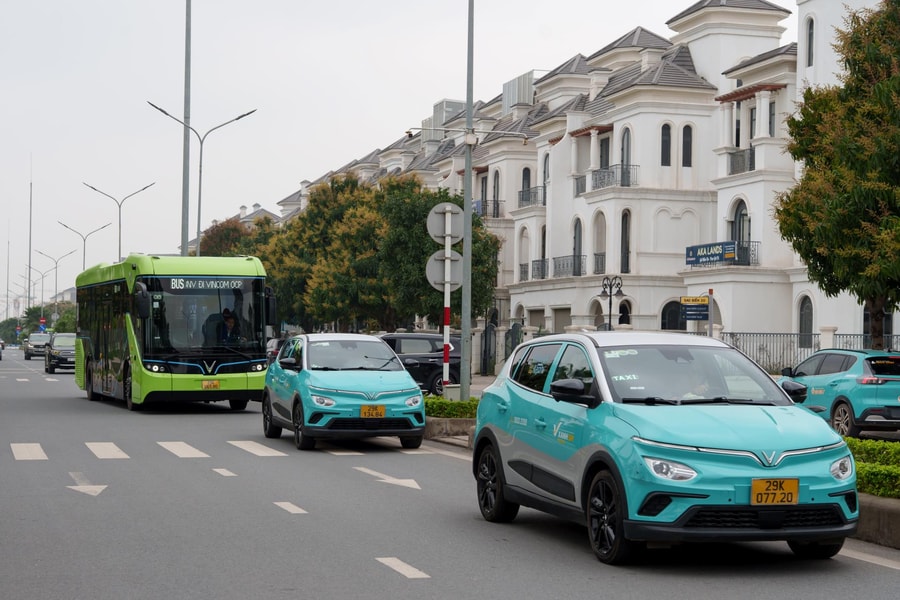 Tại sao các doanh nghiệp vận tải đồng loạt chuyển sang dùng xe điện?