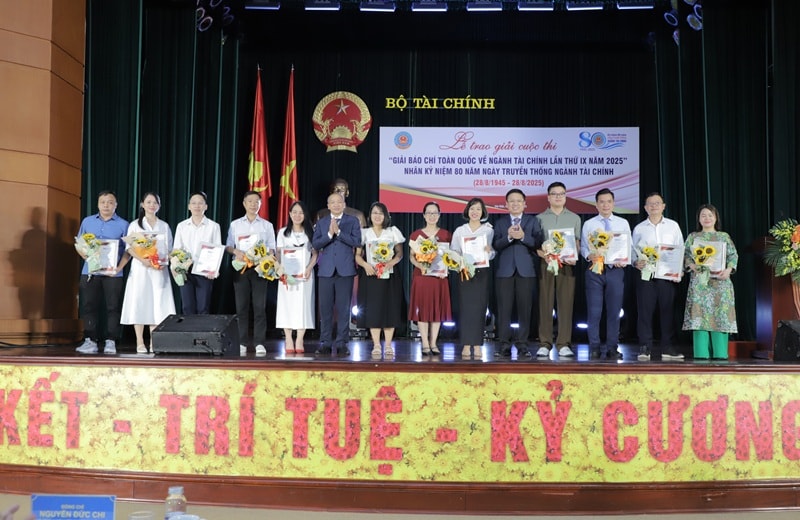 Trao giải cuộc thi báo chí toàn quốc về ngành Tài chính