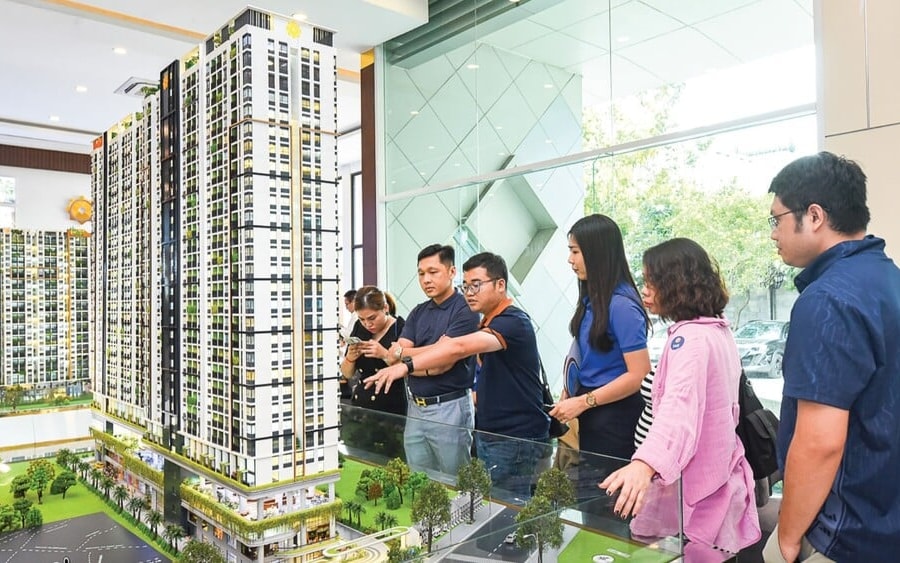 Dòng vốn tín dụng chảy mạnh vào bất động sản: Nguy cơ “sốt ảo”