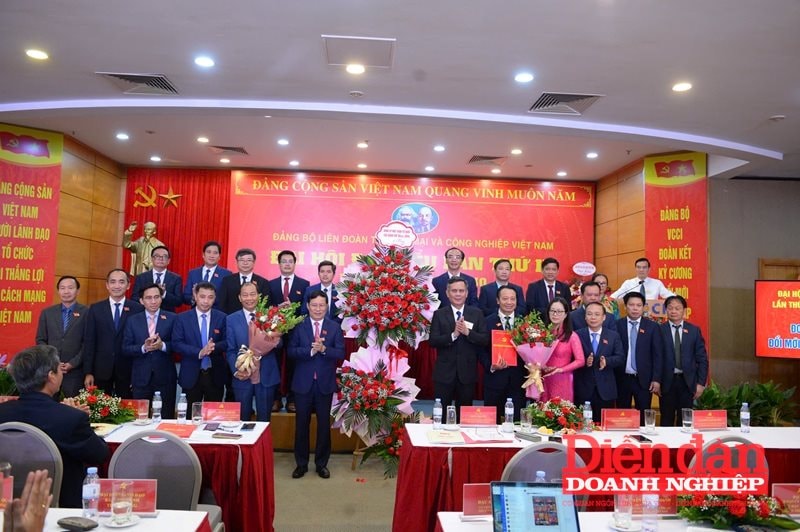 Ra mắt Ban Chấp hành Đảng bộ VCCI nhiệm kỳ 2025-2030