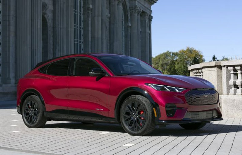 Ô tô điện cao cấp đổ vào Việt Nam phục vụ giới nhà giàu