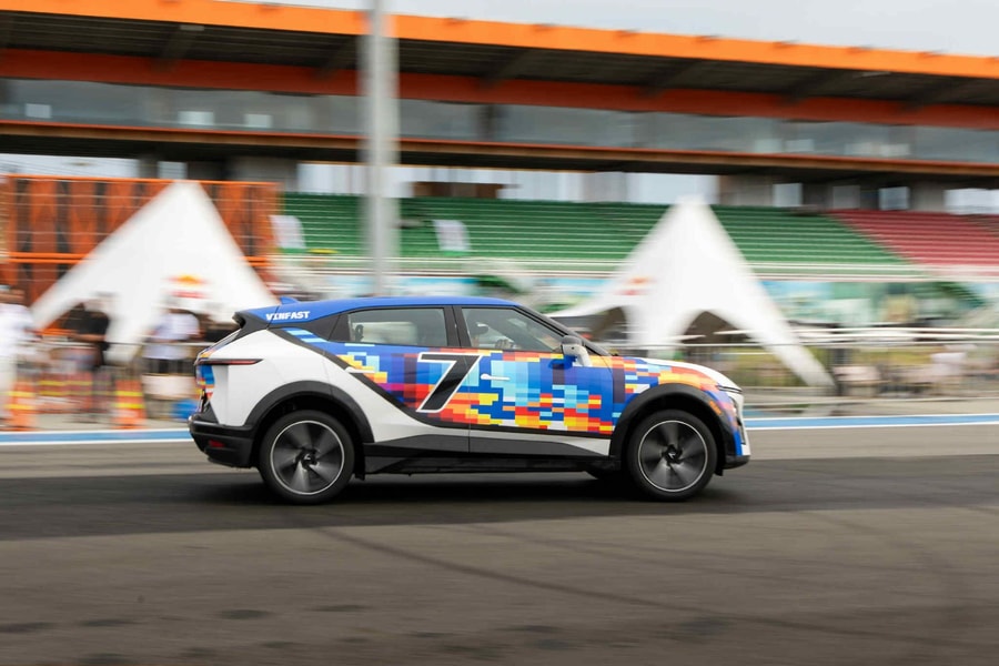 Khách hàng Việt mê mệt VinFast VF 7: “Đó là chiếc xe mơ ước của tôi”