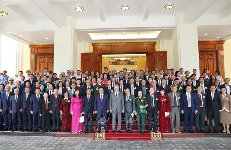 Tổng Bí thư: Trí thức, nhà khoa học, văn nghệ sĩ tiếp tục là lực lượng tiên phong mở đường cho dân tộc tiến lên mạnh mẽ