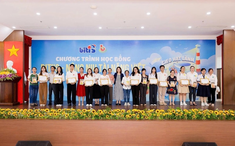 Biti’s trao hơn 1,4 tỷ đồng tại học bổng “Nâng niu Tài năng Việt”