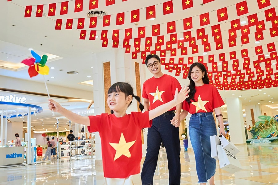 Vincom khởi động chiến dịch “Tự hào Sao Việt” – thắp sáng biểu tượng bán lẻ Việt chào mừng 80 năm Quốc khánh